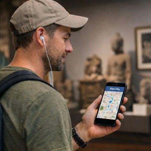 Siamnity est une application d’audioguide intelligente, discrètement assistée par l’intelligence artificielle, qui permet aux amateurs de culture d’explorer le patrimoine du Siam en toute autonomie, à leur propre rythme.