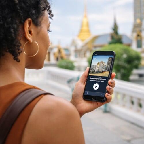 Siamnity est une application d’audioguide intelligente, discrètement assistée par l’intelligence artificielle, qui permet aux amateurs de culture d’explorer le patrimoine du Siam en toute autonomie, à leur propre rythme.