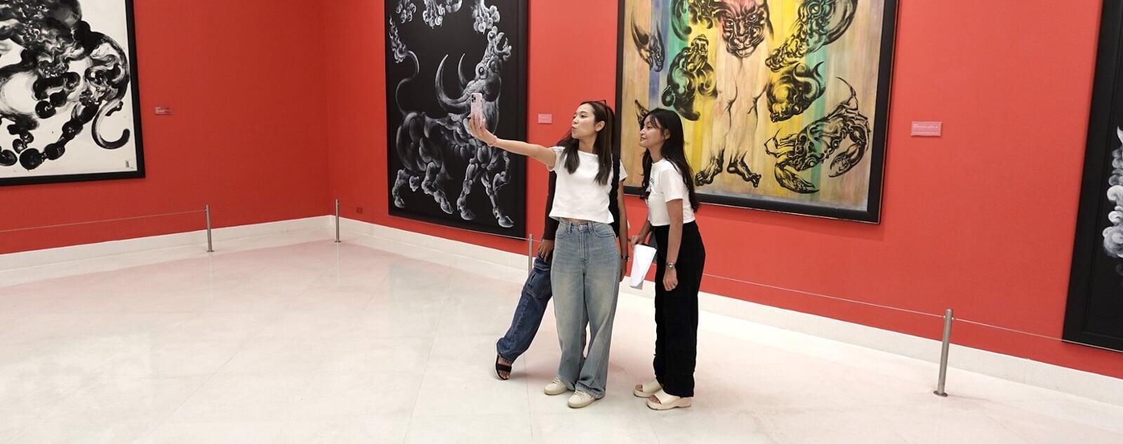 Siamnity is a smart audio-guide app, discreetly assisted by artificial intelligence, that lets culture enthusiasts explore Siam’s heritage independently, at their own pace.