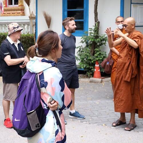 Siamnity is a smart audio-guide app, discreetly assisted by artificial intelligence, that lets culture enthusiasts explore Siam’s heritage independently, at their own pace.